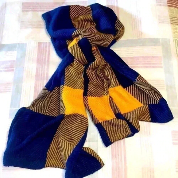 Accessories - Vintage Scarf  🧣 New Condition Never Worn